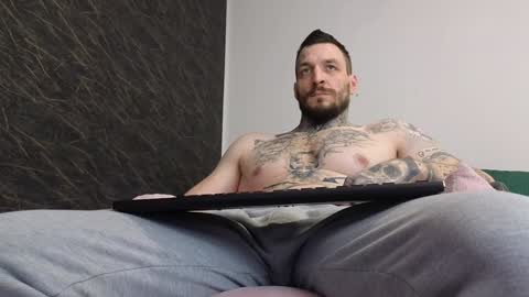 Snapshot of thebestmuscles chatting on February 7, 2025, 11:01 am John online show from February 7, 2025, 11:01 am