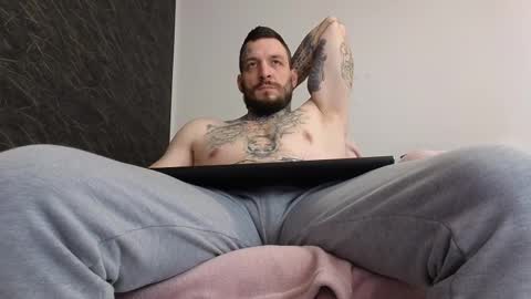 Snapshot of thebestmuscles chatting on February 12, 2025, 9:52 am John online show from February 12, 2025, 9:52 am