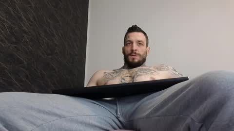 Snapshot of thebestmuscles chatting on February 17, 2025, 3:42 pm John online show from February 17, 2025, 3:42 pm