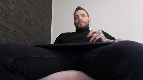 Snapshot of thebestmuscles chatting on February 19, 2025, 9:28 am John online show from February 19, 2025, 9:28 am