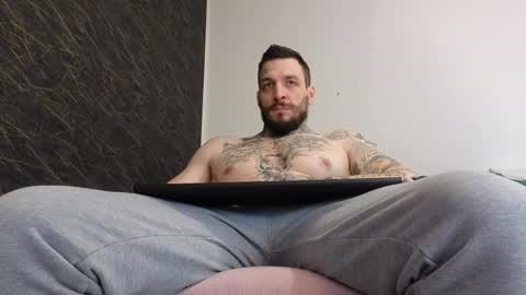 Snapshot of thebestmuscles chatting on February 20, 2025, 7:45 am John online show from February 20, 2025, 7:45 am