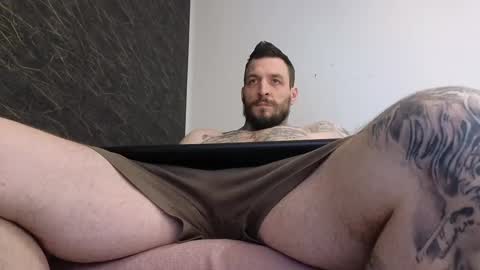 Snapshot of thebestmuscles chatting on February 24, 2025, 1:31 pm John online show from February 24, 2025, 1:31 pm