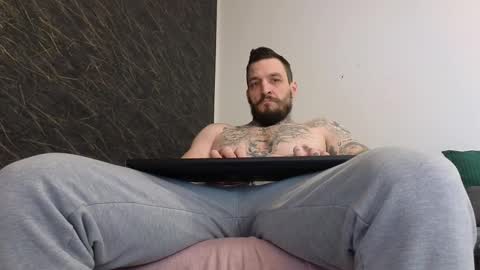 Snapshot of thebestmuscles chatting on February 25, 2025, 10:37 am John online show from February 25, 2025, 10:37 am