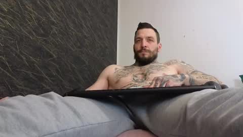 Snapshot of thebestmuscles chatting on February 25, 2025, 1:39 pm John online show from February 25, 2025, 1:39 pm