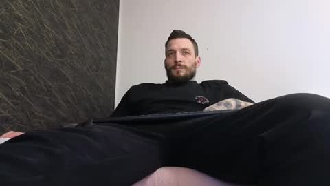 Snapshot of thebestmuscles chatting on February 27, 2025, 4:32 pm John online show from February 27, 2025, 4:32 pm