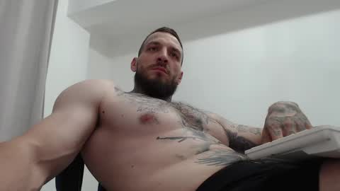 Snapshot of thebestmuscles chatting on October 6, 2025, 7:55 pm John online show from October 6, 2025, 7:55 pm