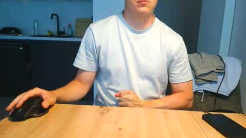 thecuteguy144949 online show from June 3, 2026, 3:17 pm