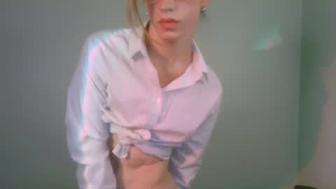 Snapshot of thedollxxxperience chatting on December 3, 2024, 3:55 pm Yolanda online show from December 3, 2024, 3:55 pm