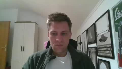 Snapshot of thedon2123 chatting on December 4, 2024, 5:44 pm thedon2123 online show from December 4, 2024, 5:44 pm