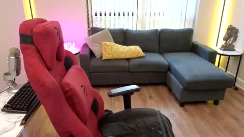 Snapshot of theeestallion33 chatting on September 23, 2025, 5:05 pm The Stallion online show from September 23, 2025, 5:05 pm