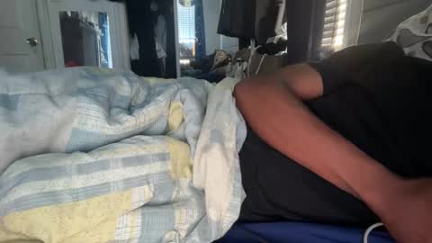 Snapshot of theeshooterr chatting on October 1, 2025, 5:08 pm theeshooterr online show from October 1, 2025, 5:08 pm