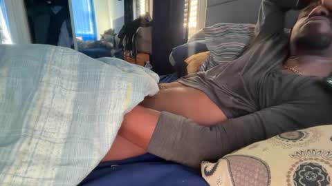 Snapshot of theeshooterr chatting on October 9, 2025, 3:21 pm theeshooterr online show from October 9, 2025, 3:21 pm