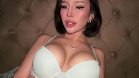 Elle  dont forget to folloW me and thumbs up online show from March 22, 2026, 12:25 am