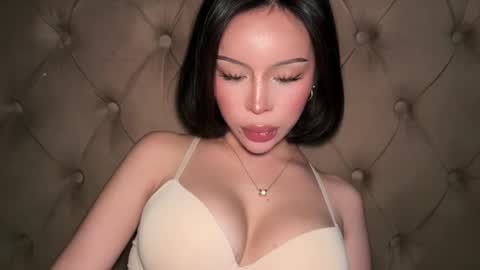 Elle  dont forget to folloW me and thumbs up online show from March 26, 2026, 5:35 am