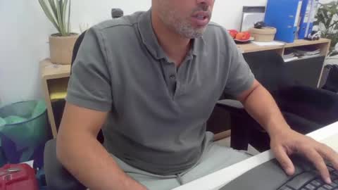 Snapshot of thehardcock2025 chatting on December 1, 2025, 3:28 pm thehardcock2025 online show from December 1, 2025, 3:28 pm