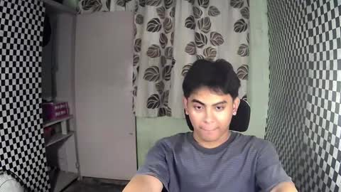 Snapshot of thehugecomeback chatting on December 3, 2024, 12:16 pm Xerxis online show from December 3, 2024, 12:16 pm