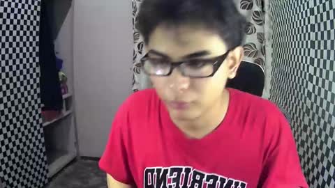 Snapshot of thehugecomeback chatting on December 10, 2024, 6:33 am Xerxis online show from December 10, 2024, 6:33 am