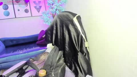 Theia  online show from December 3, 2025, 12:36 pm