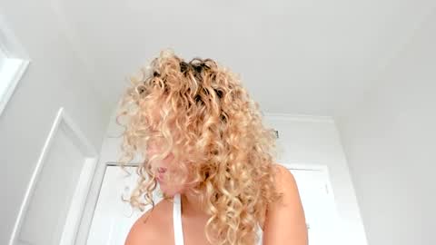 Lily Marie online show from December 22, 2024, 7:10 pm