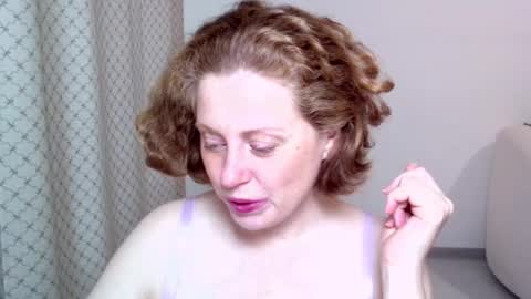 Ella online show from October 26, 2025, 8:42 am