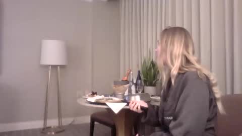 Little Bambii online show from February 1, 2026, 1:59 am