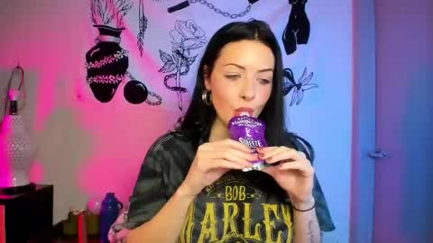 themelrose online show from December 20, 2025, 9:33 pm