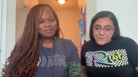 Snapshot of themilfinmama chatting on January 26, 2025, 6:48 pm nicole3 online show from January 26, 2025, 6:48 pm