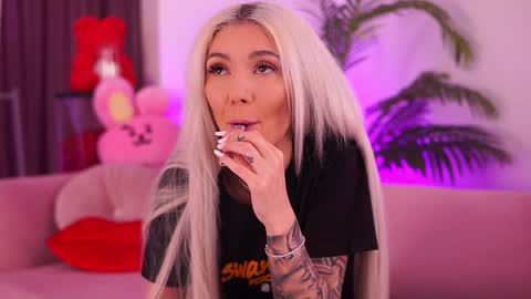 Snapshot of therealfallingangel chatting on January 10, 2025, 3:48 pm Deea online show from January 10, 2025, 3:48 pm