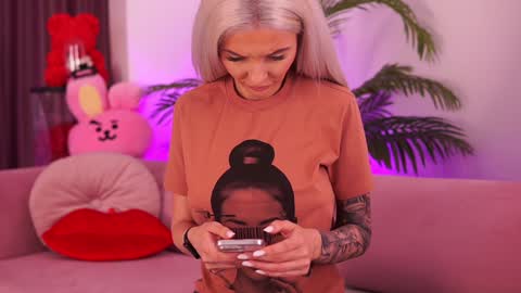 Snapshot of therealfallingangel chatting on January 31, 2025, 4:27 pm Deea online show from January 31, 2025, 4:27 pm