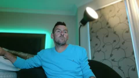 Snapshot of therealkurva4u chatting on October 17, 2025, 8:00 pm therealkurva4u online show from October 17, 2025, 8:00 pm