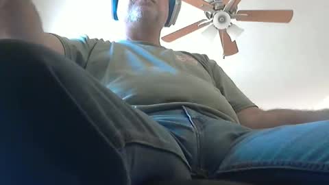 Snapshot of thereisnospoon1970 chatting on November 15, 2025, 6:04 pm Neo online show from November 15, 2025, 6:04 pm