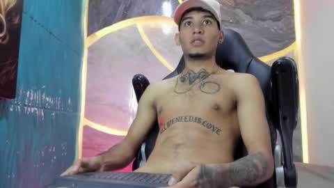 Snapshot of theskinny8inch_ chatting on October 15, 2025, 9:59 pm theskinny8inch_ online show from October 15, 2025, 9:59 pm