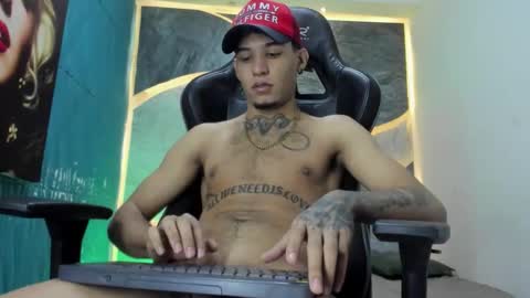 Snapshot of theskinny8inch_ chatting on October 25, 2025, 11:10 pm theskinny8inch_ online show from October 25, 2025, 11:10 pm