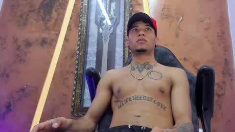 Snapshot of theskinny8inch_ chatting on November 8, 2025, 10:52 pm theskinny8inch_ online show from November 8, 2025, 10:52 pm