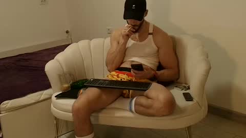 Snapshot of thetop200 chatting on February 18, 2026, 6:48 pm TheTop online show from February 18, 2026, 6:48 pm