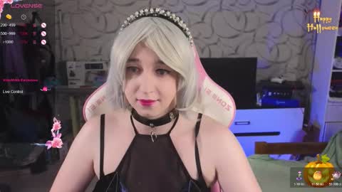 Snapshot of thetrixy chatting on October 31, 2025, 3:57 pm The Great And Powerful Trixie online show from October 31, 2025, 3:57 pm