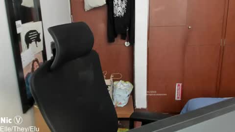 Nicole online show from April 23, 2026, 3:14 pm