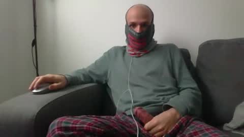 Snapshot of thetubedscarfguy chatting on February 4, 2026, 9:04 am Scarf guy online show from February 4, 2026, 9:04 am