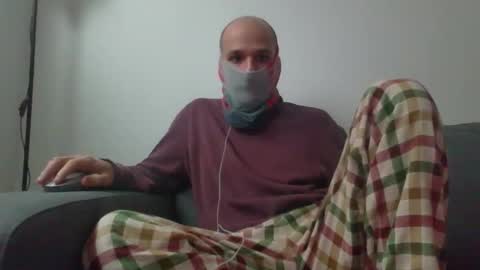 Snapshot of thetubedscarfguy chatting on February 18, 2026, 8:32 am Scarf guy online show from February 18, 2026, 8:32 am