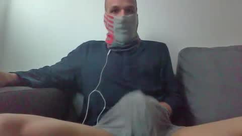 Snapshot of thetubedscarfguy chatting on March 25, 2026, 7:14 am Scarf guy online show from March 25, 2026, 7:14 am