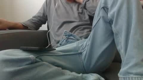 Snapshot of thetubedscarfguy chatting on March 31, 2026, 5:13 pm Scarf guy online show from March 31, 2026, 5:13 pm