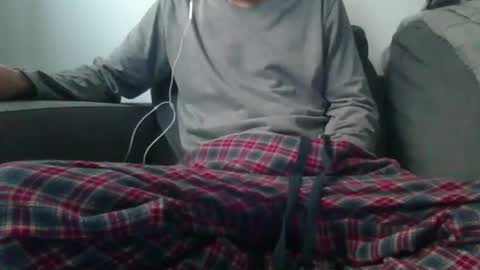 Snapshot of thetubedscarfguy chatting on April 1, 2026, 5:54 pm Scarf guy online show from April 1, 2026, 5:54 pm