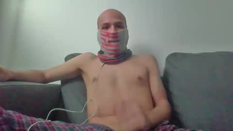 Snapshot of thetubedscarfguy chatting on April 9, 2026, 6:41 am Scarf guy online show from April 9, 2026, 6:41 am