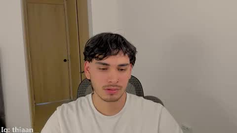 Snapshot of thiaan__ chatting on October 25, 2025, 7:41 pm thiaan__ online show from October 25, 2025, 7:41 pm