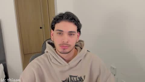 Snapshot of thiaan__ chatting on October 29, 2025, 11:50 pm thiaan__ online show from October 29, 2025, 11:50 pm