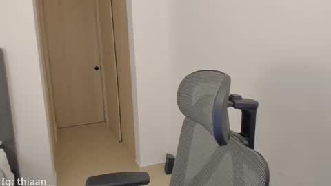 Snapshot of thiaan__ chatting on November 8, 2025, 11:14 pm thiaan__ online show from November 8, 2025, 11:14 pm