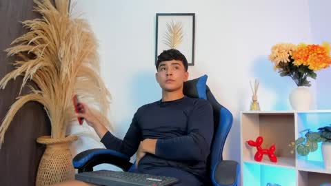 Thiago  online show from April 5, 2026, 8:28 pm