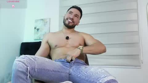 Snapshot of thiago_hill chatting on April 6, 2026, 11:38 pm Thiago online show from April 6, 2026, 11:38 pm