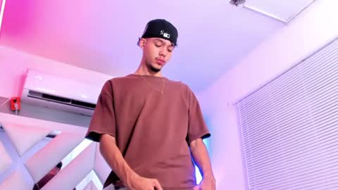 Snapshot of thiago_preston chatting on July 11, 2026, 7:27 pm Thiago online show from July 11, 2026, 7:27 pm