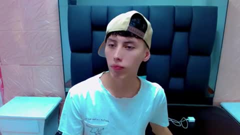 thiago_twink38 online show from February 4, 2026, 7:14 am